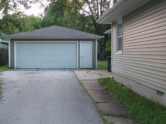 3rd image of 7488 Dakota St