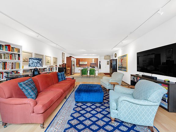 3rd image of 224 W 18th St APT 2A