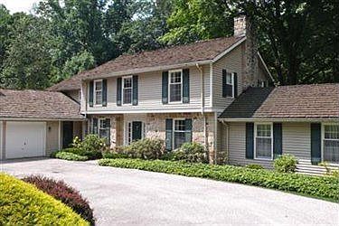 2nd image of 1190 Fox Hill Dr