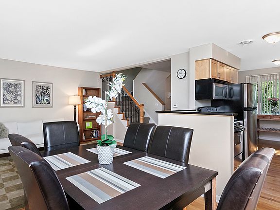 4th image of 810 Skokie Blvd Unit D