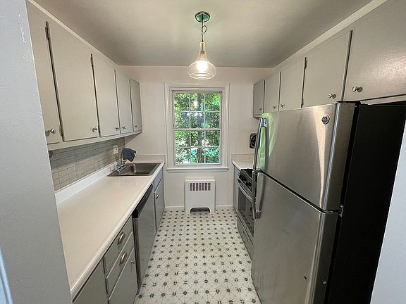2nd image of 129 Talbott St #129