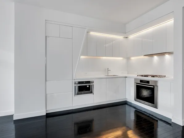 123 Washington Street 52F image 3 of 14