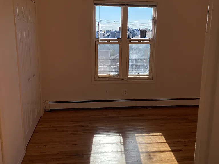 152 Beach 118 St #5 — Photo 3