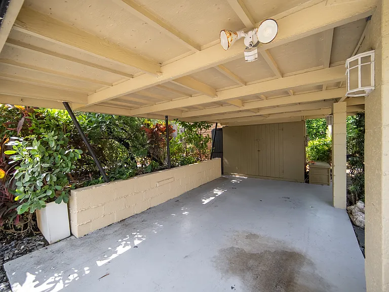 100 NE 26th Dr — Photo 37