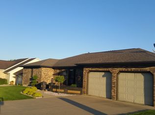 813 7th Ave SW, Cascade, IA 52033