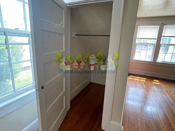 4th image of 305 Linden Ave