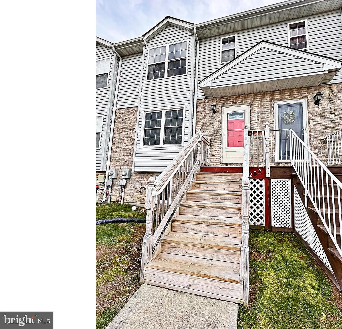 3 bed, 2.5 bath, 1525 sqft, $2,200 — Photo 1
