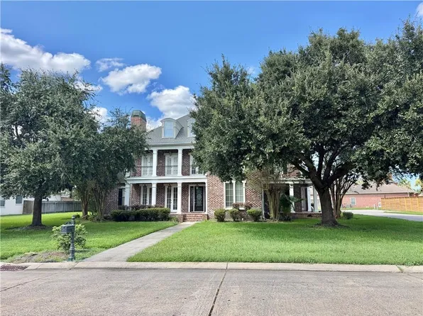 110 Natchez Trace Dr, Harvey, LA 70058