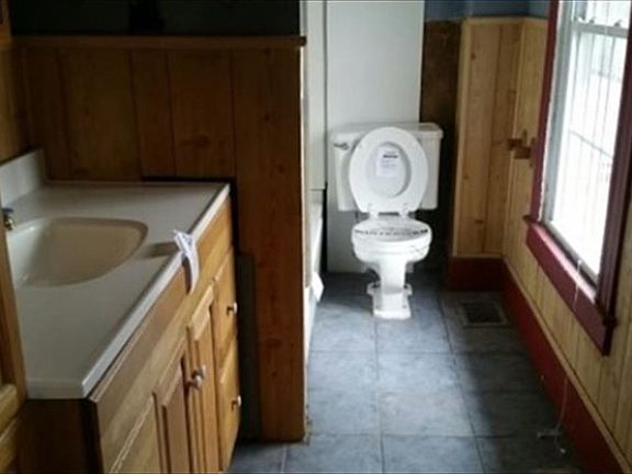 5th image of 57 E Wilson Ave