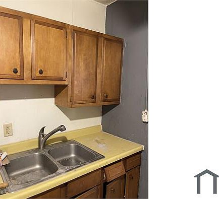 2nd image of 1014 Woodlawn Ave #3