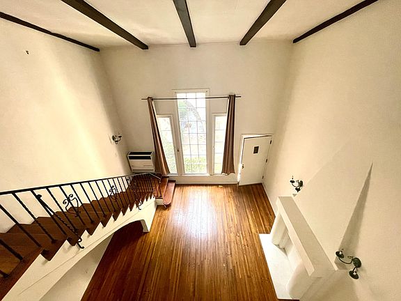4th image of 226 S Fuller Ave #228