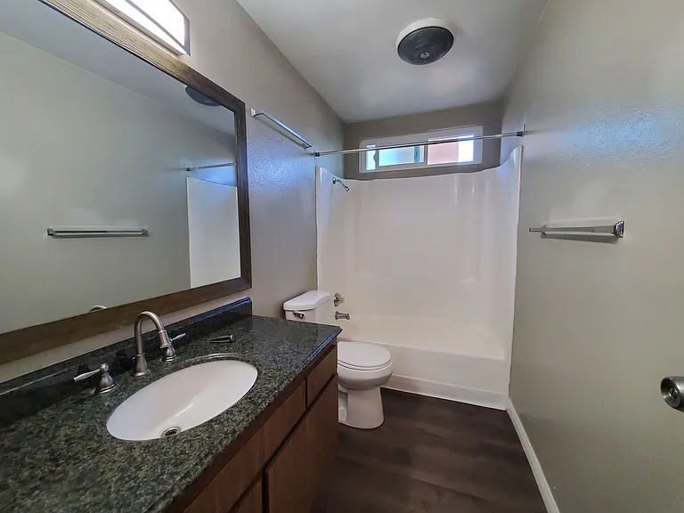 1675 Chapel Dr — Photo 11
