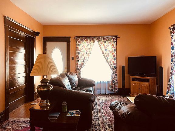 5th image of 556 E Main Ave