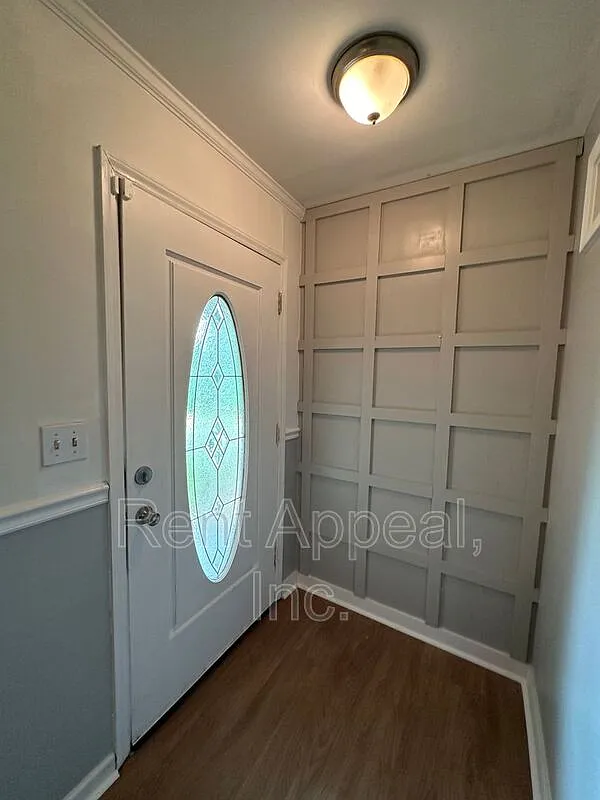 3 bed, 2.0 bath, 1379 sqft, $1,800 — Photo 2