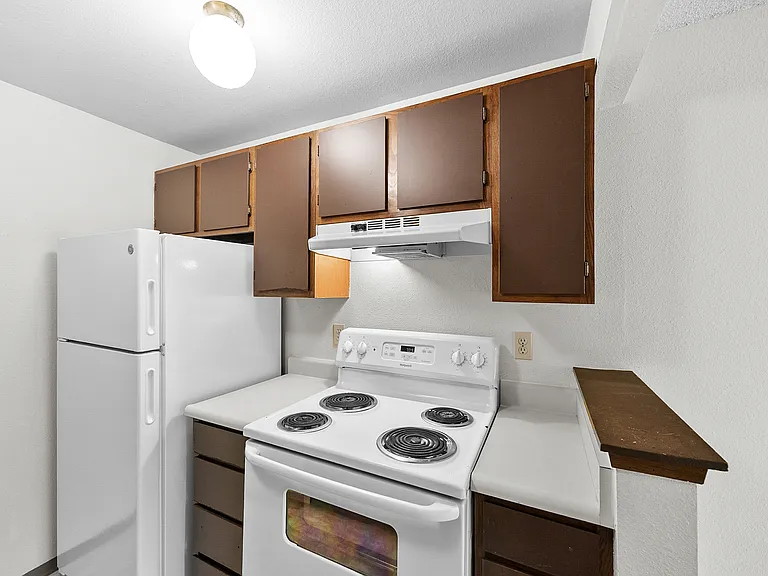 Westlakes Apartments — Photo 28
