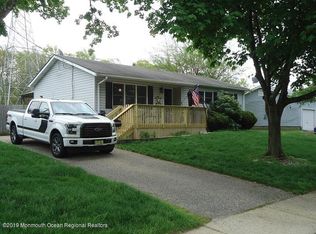 17 Drexel Dr, Jackson, NJ