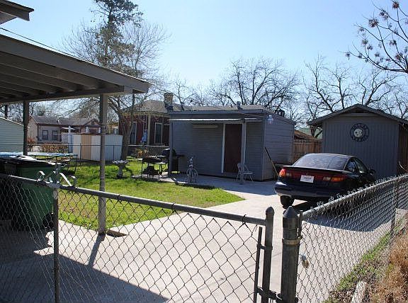 2nd image of 806 N Erskine St