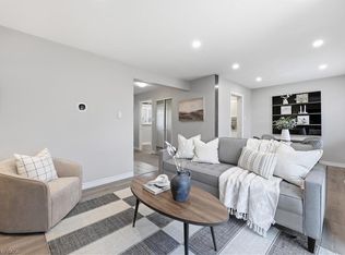 11 Queenslea Dr #154, Hamilton, ON L8W 1T7