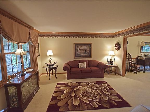 3rd image of 458 Aintree Dr