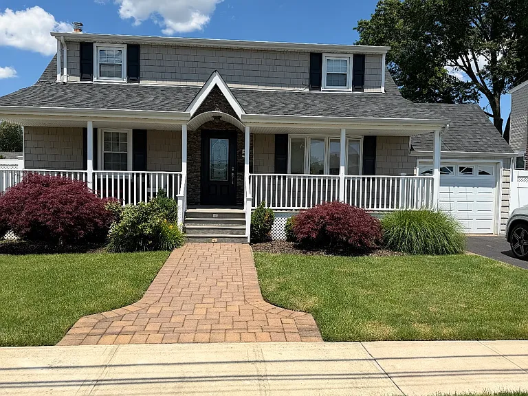 5 Norma Ln — Photo 1