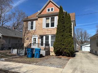 1613 W 1st St, Dixon, IL 61021