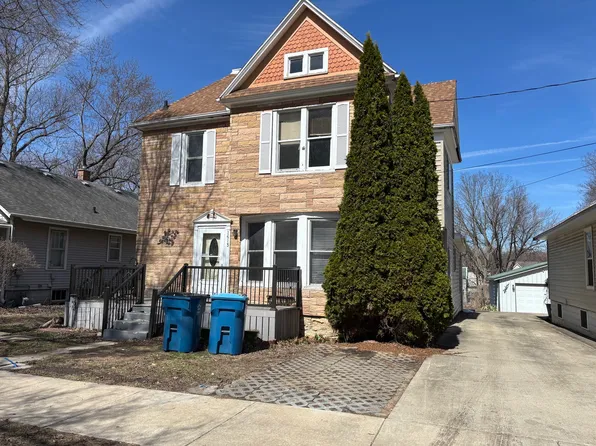 1613 W 1st St, Dixon, IL 61021