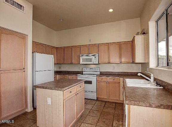 4th image of 3800 S Cantabria Cir Unit 1061