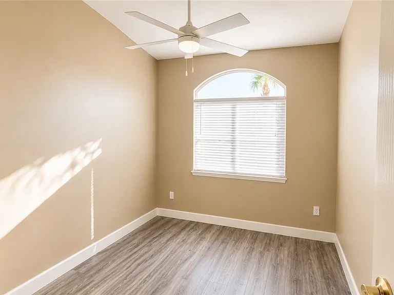 700 Carnegie St #523 — Photo 3