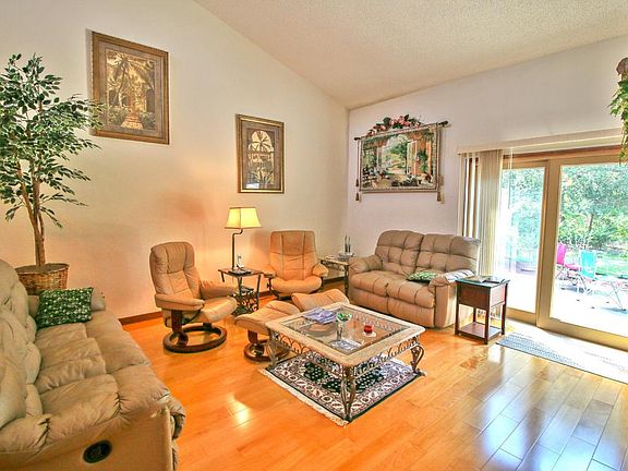 5th image of 230 Deer Lake Cir