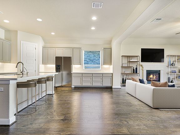 5th image of 595 Mendocino Ln