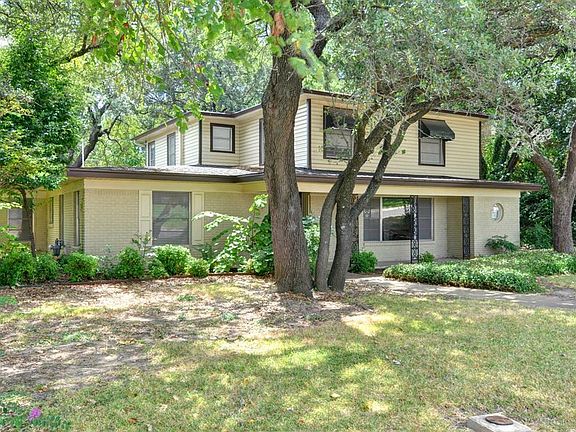 3rd image of 6455 Waverly Way #A