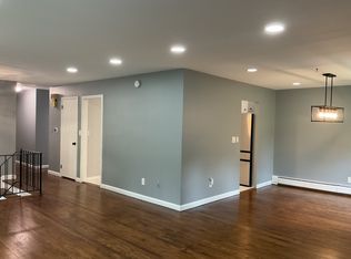 442 Surrey Ln, Fairfield, CT 06824