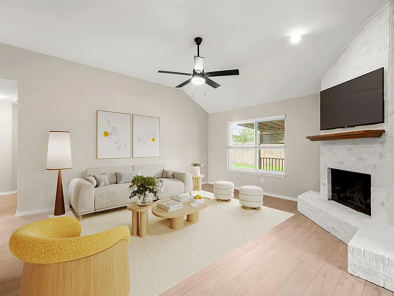 2113 Rosemary Ln — Photo 4