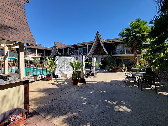 3rd image of 2402 S Shenandoah St #6
