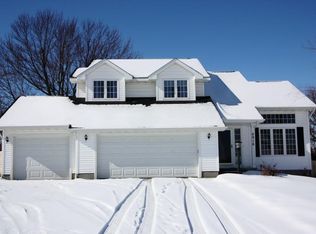 6916 NW 98th St, Johnston, IA 50131