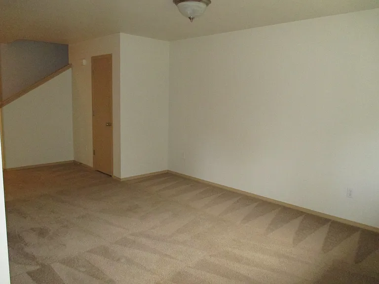 932 NW Anjni Cir — Photo 4