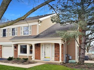 2565 E Hunter Dr, Arlington Heights, IL 60004