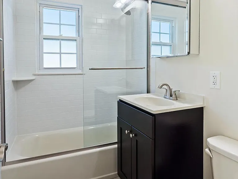 Newtonian Garden Apartments — Photo 11