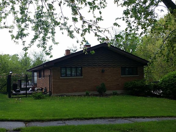 3rd image of 8850 Hillside Dr