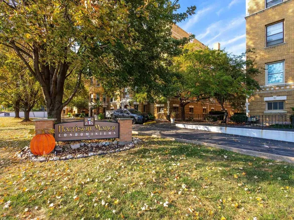 2504 Harrison St #D2, Davenport, IA 52803