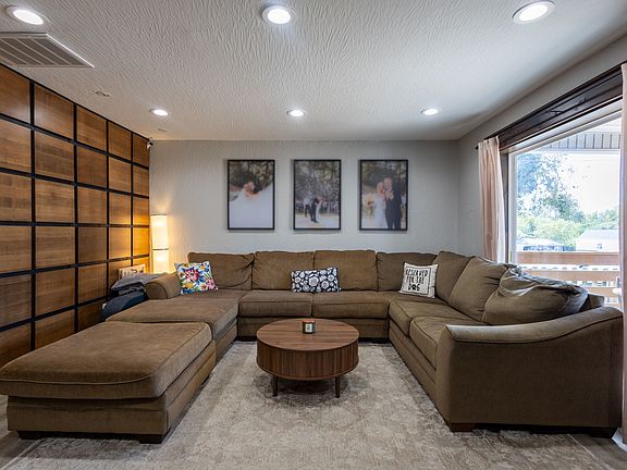 3rd image of 206 S Scenic Ave