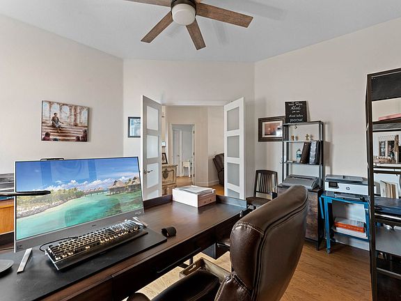 3rd image of 194 Largo Dr