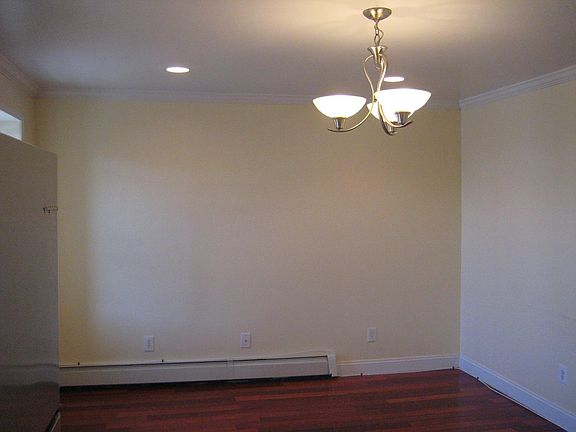 5th image of 34 Beacon Ave