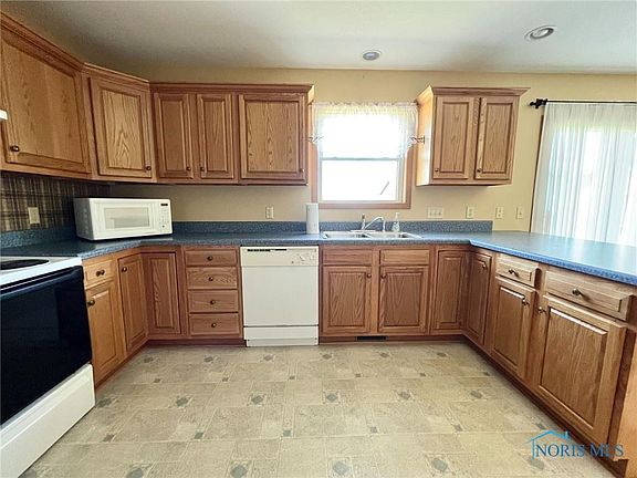 4th image of 711 Apple Blossom Ln