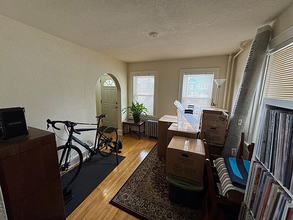 2nd image of 1671 N Van Buren St