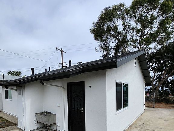 5th image of 3035 E St