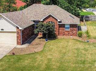 1307 SE 21st St, Bentonville, AR 72712
