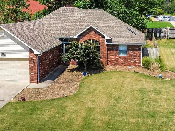 1307 SE 21st St, Bentonville, AR 72712