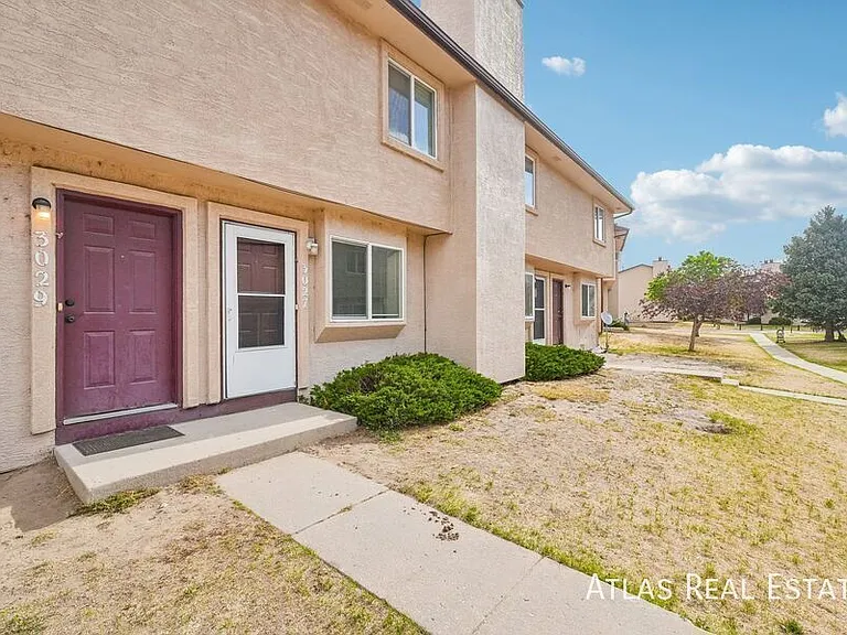 3027 Starlight Cir — Photo 3