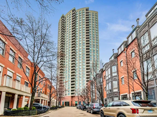 501 N Clinton St APT 2701, Chicago, IL 60654